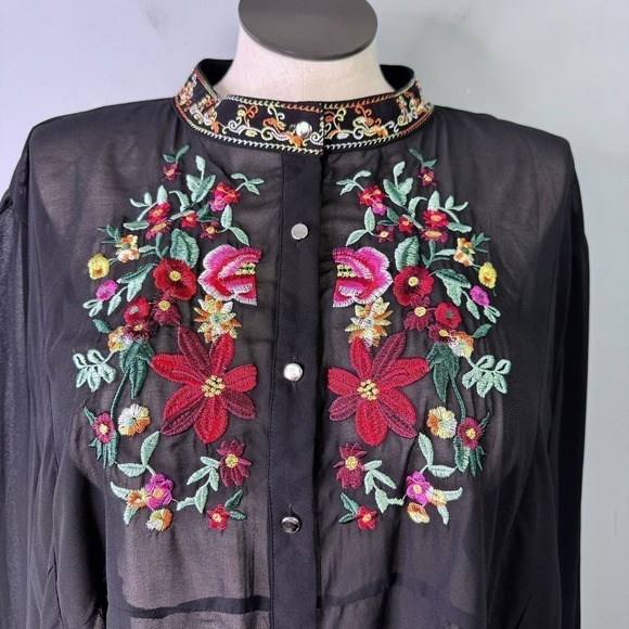 Shein Curve Floral Embroidered Yoke Dip Hem Sheer Black Button Up Blouse Size 5X - Picture 2 of 12
